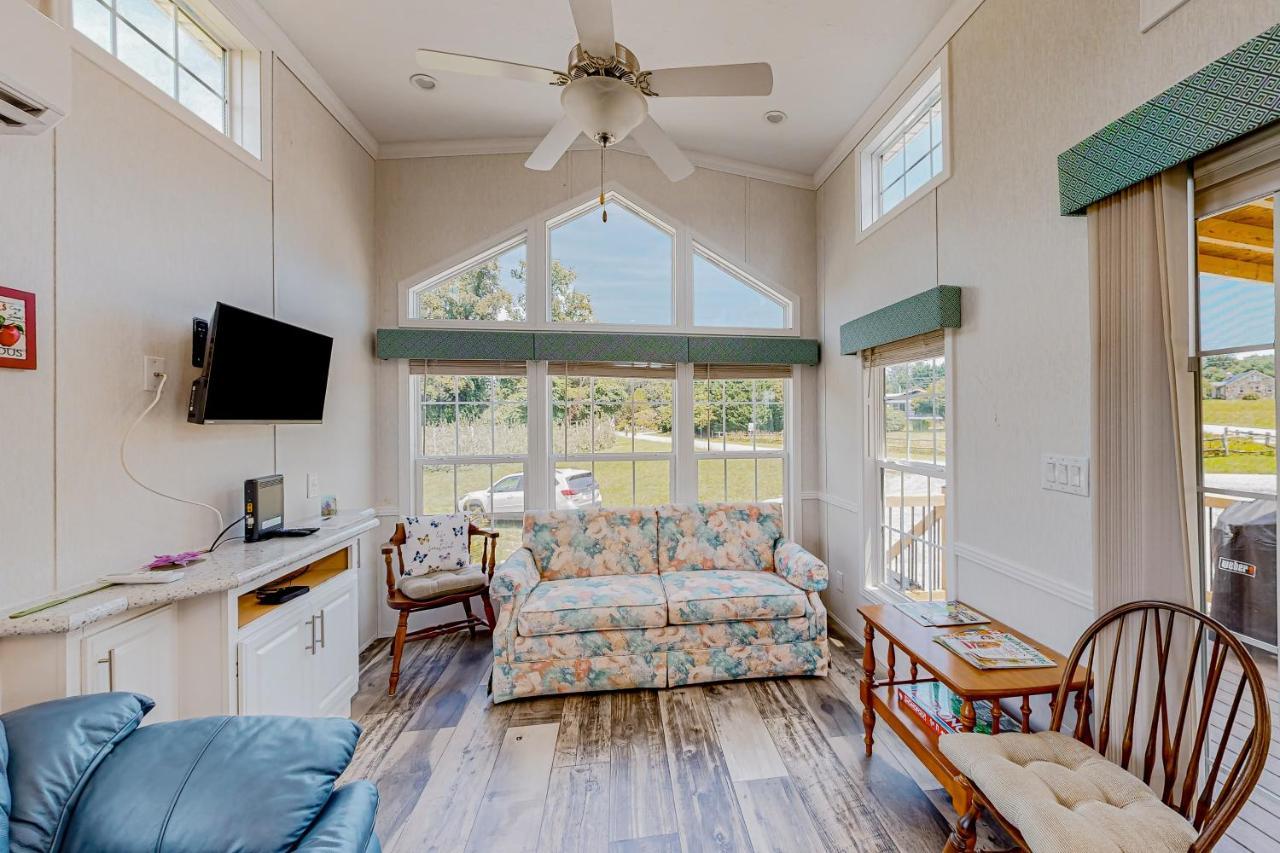 Tiny Charmer Hendersonville Exterior photo
