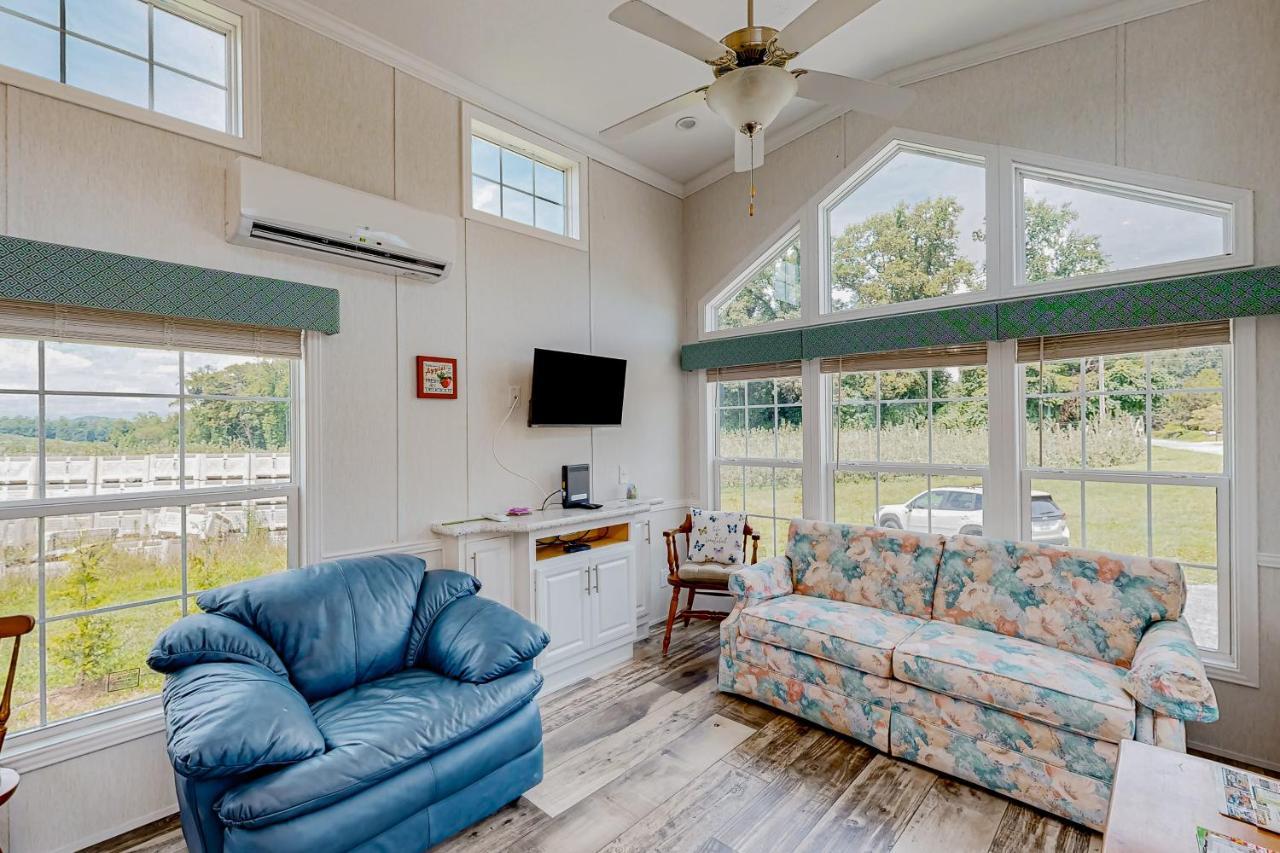 Tiny Charmer Hendersonville Exterior photo
